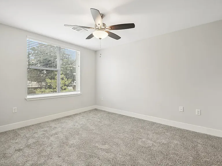 Residences at Hoffman — Photo 9