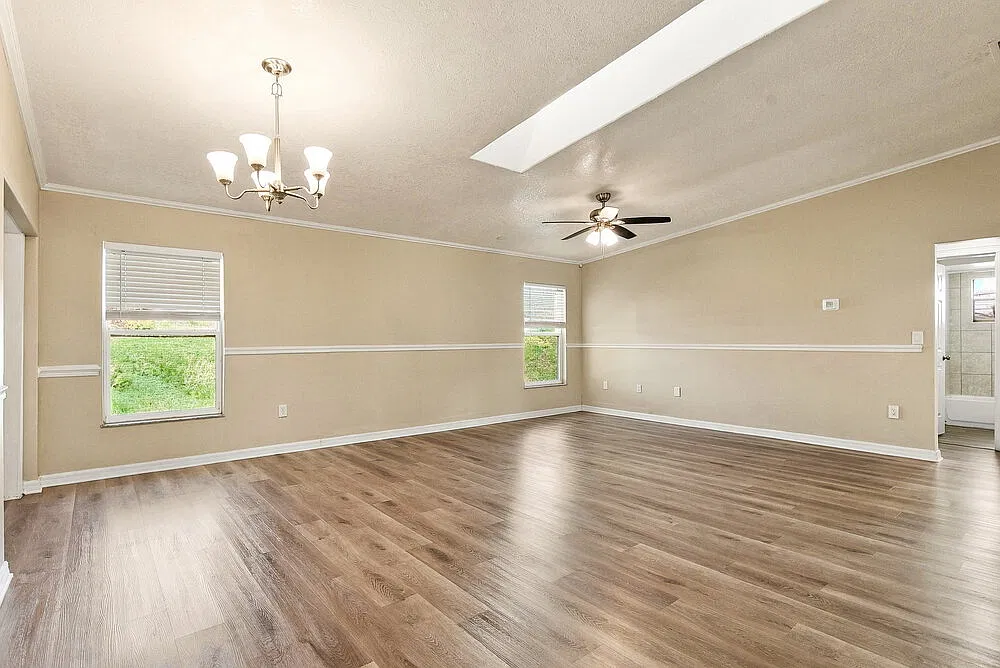 3 bed, 2.0 bath, 1372 sqft, $1,810 — Photo 3