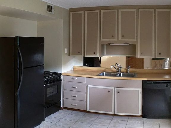 5th image of 1368 N 77th Ave E #A