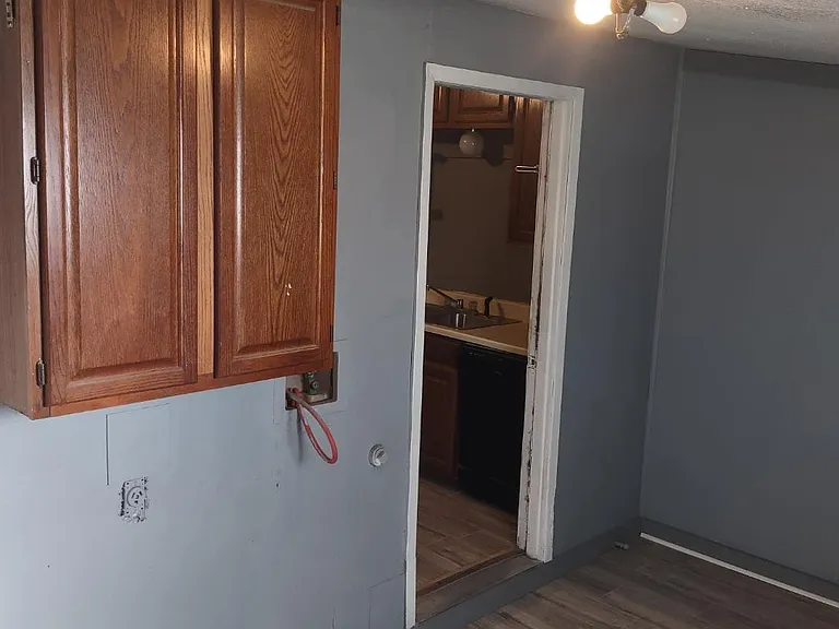 205 Elm St — Photo 9