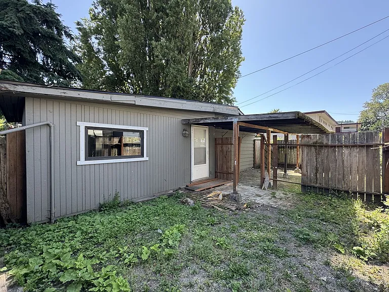 820 S Donovan St — Photo 2