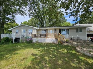 17 S Henson Rd, Villa Grove, IL 61956