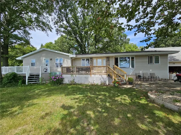 17 S Henson Rd, Villa Grove, IL 61956
