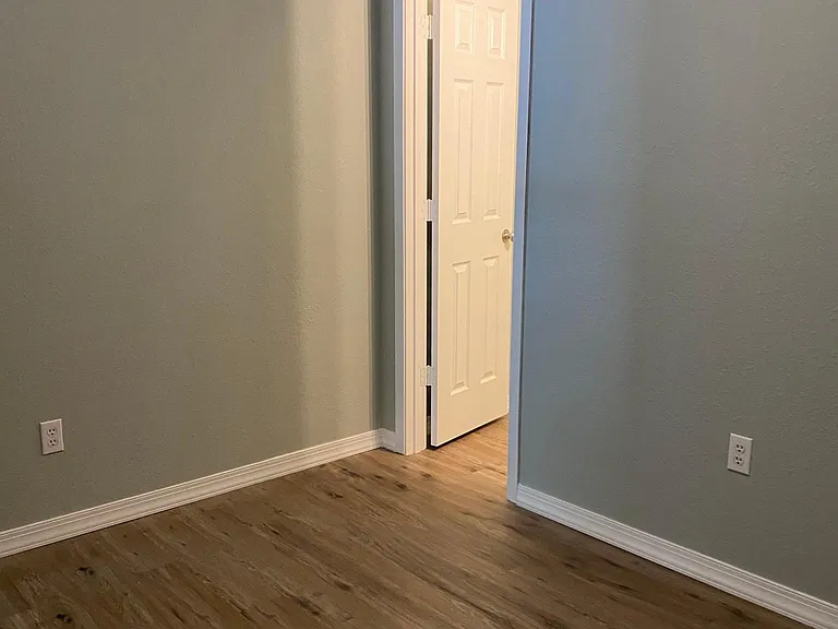 2001 E Avenue A #8 — Photo 3