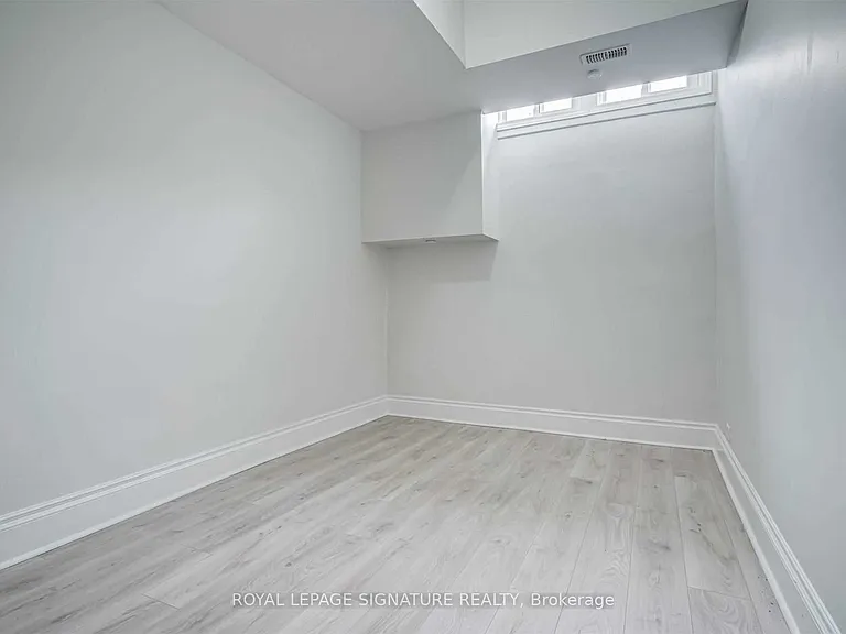 604 A Queen St W — Photo 8