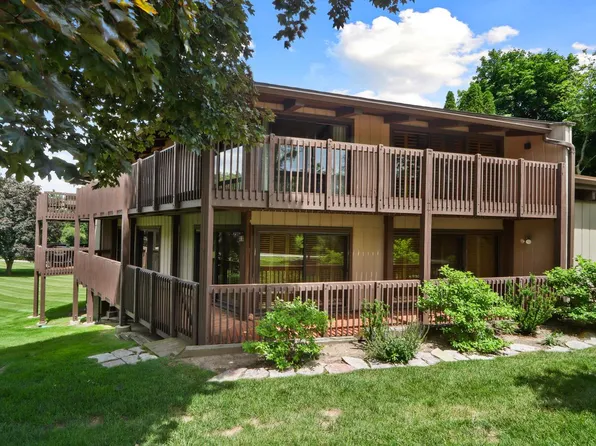 910 Windsor COURT #KK1, Fontana, WI 53125