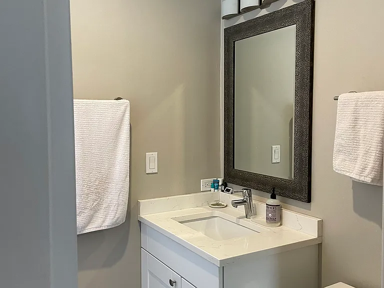 1212 W Henderson St #1 — Photo 13