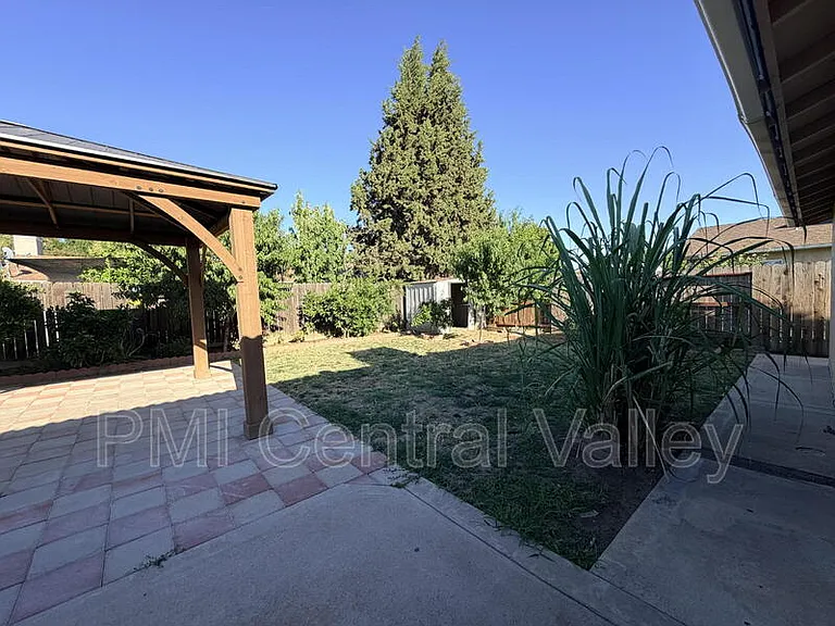 464 Lucas Ct — Photo 28