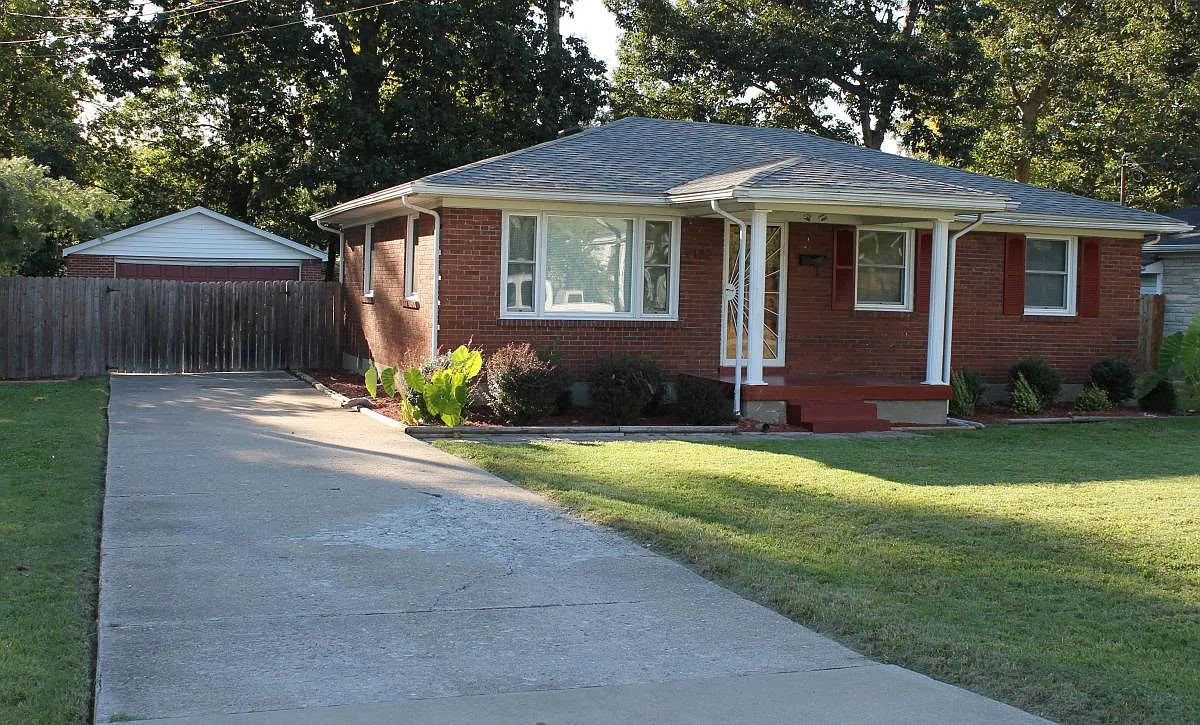 3 bed, 1000 sqft, $1,400 — Photo 2