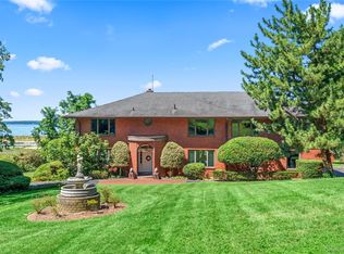 22 Messenger Ln, Port Washington, NY 11050