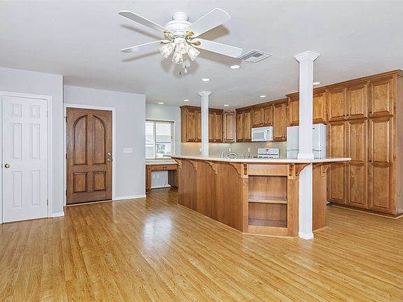 3rd image of 8438 Denton St