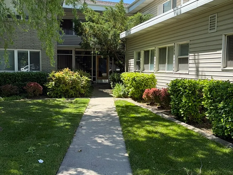550 E 100 N #4 — Photo 1