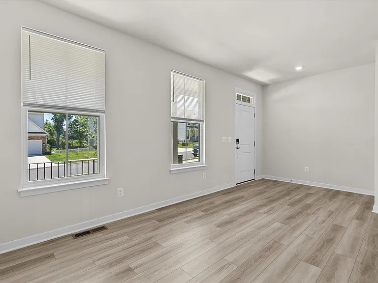 128 Thornton Way — Photo 7