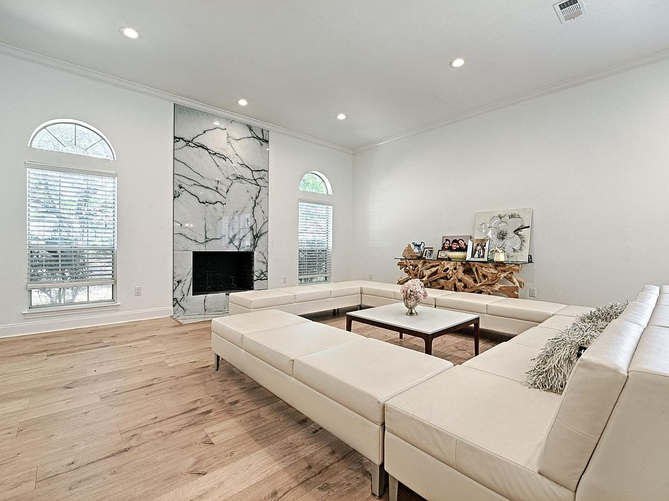 1st image of 17910 Carrollwood Dr