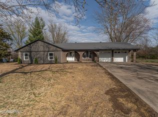 675 Halifax Rd, Holts Summit, MO 65043
