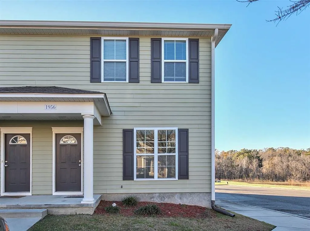 3 bed, 1240 sqft, $650 — Photo 2