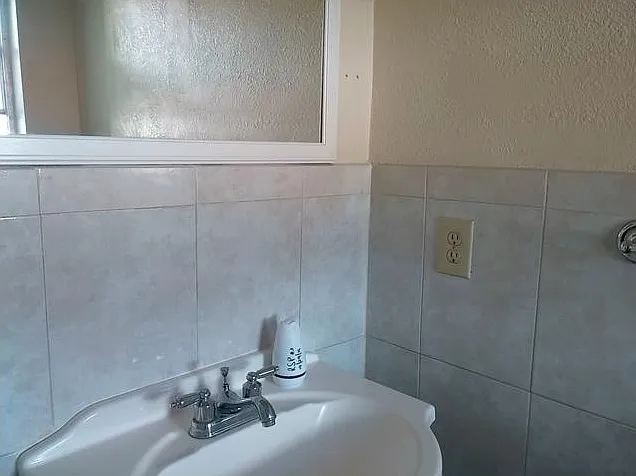 2430 SW 42nd Ave — Photo 6
