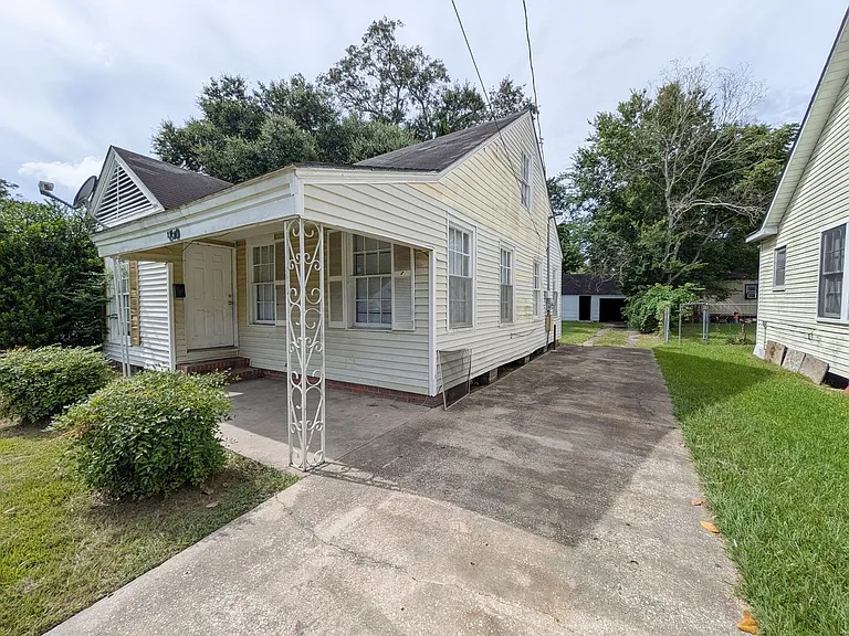 1810 Roberts St — Photo 2