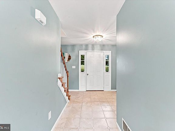 3rd image of 207 Veterans Dr
