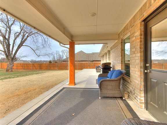 4th image of 9571 Pastoral Dr