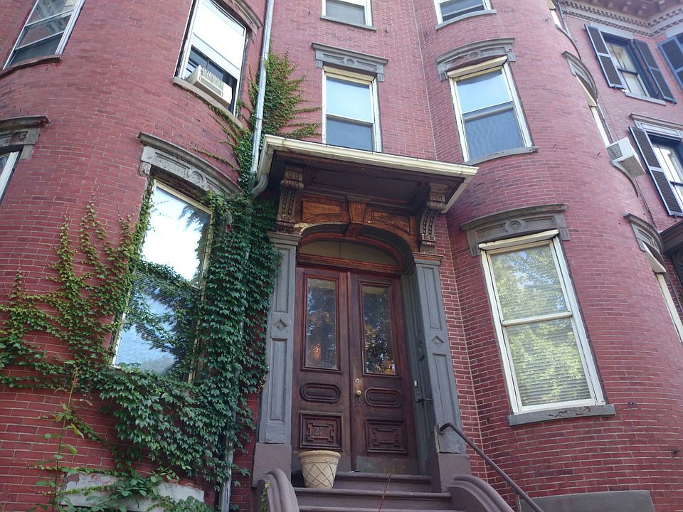 2nd image of 27 Rutland Sq