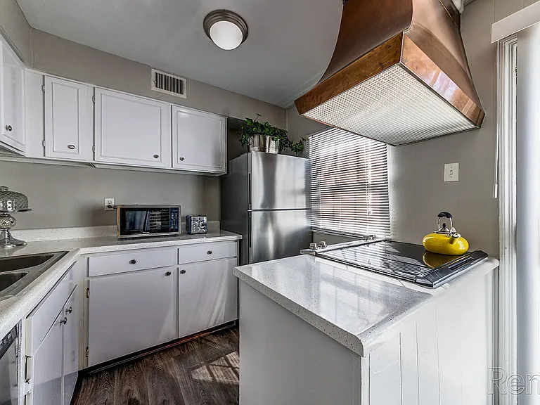 Warson Village Townhomes — Photo 5
