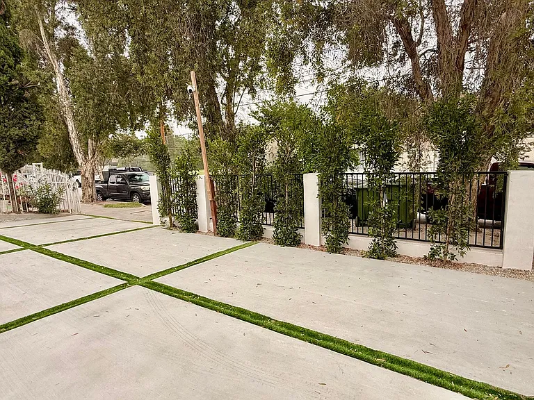 2705 Benedict St — Photo 29