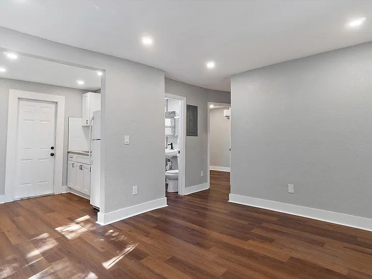 2243 Auburn St S #B — Photo 4