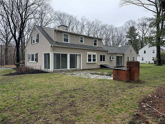 3rd image of 90 Alexander McGregor Rd