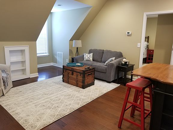 4th image of 149 Cottonwood Dr #B