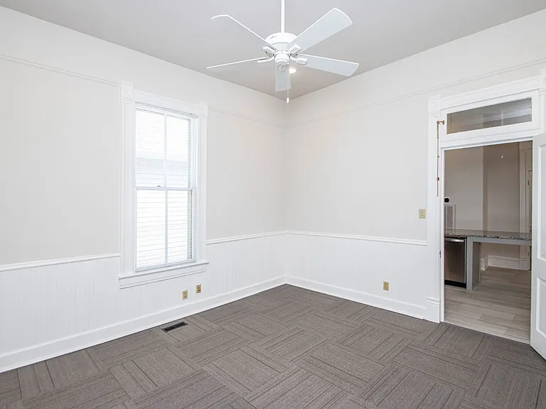 112 S Pulaski St — Photo 23