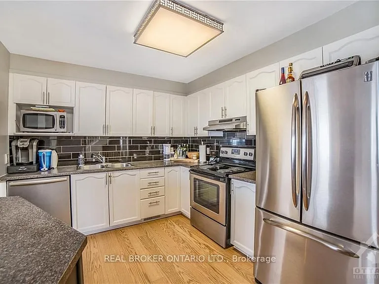 222 Meadowbreeze Dr — Photo 6