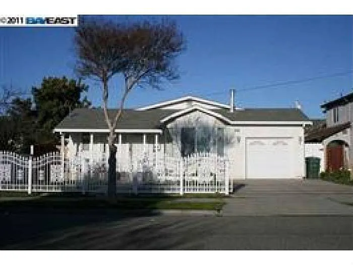 33410 5th St photo 1