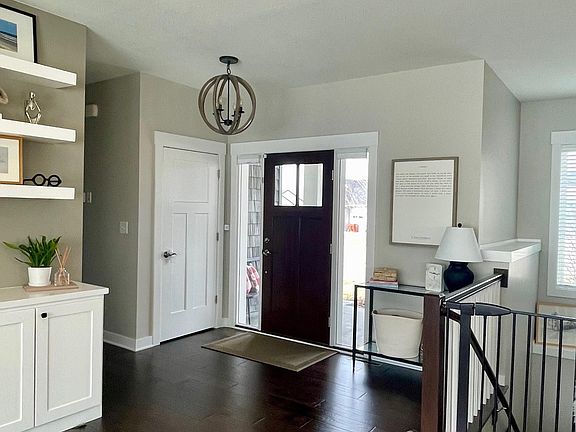 3rd image of 5476 Ridgeview Dr NW