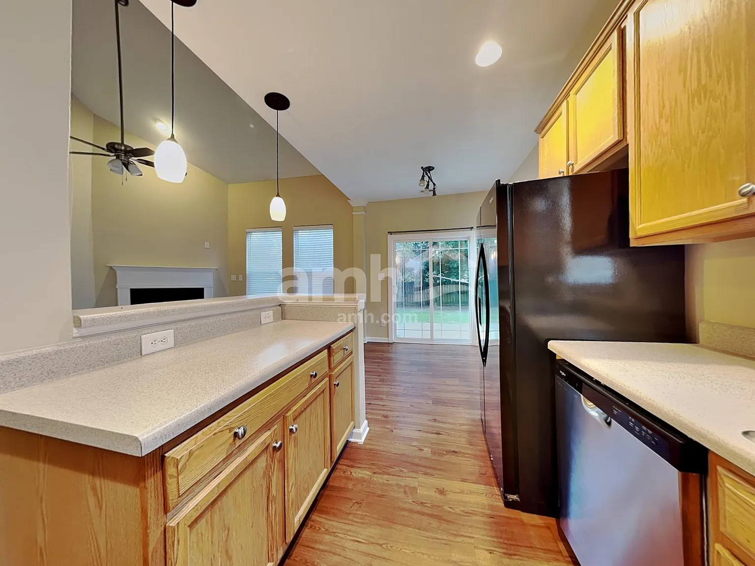 4 bed, 2.5 bath, 2164 sqft, $2,305 — Photo 3