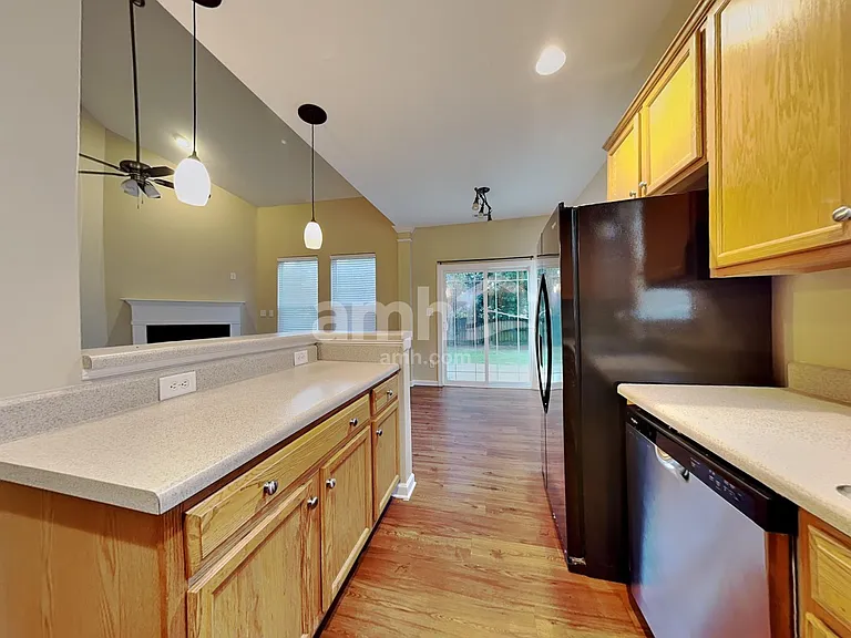 1606 Hayesville Dr — Photo 3