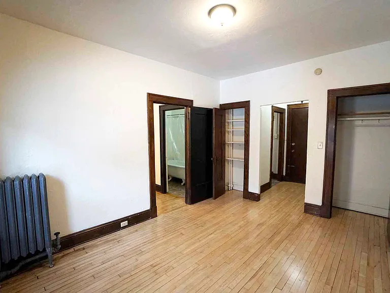 225 Place Apartments — Photo 30