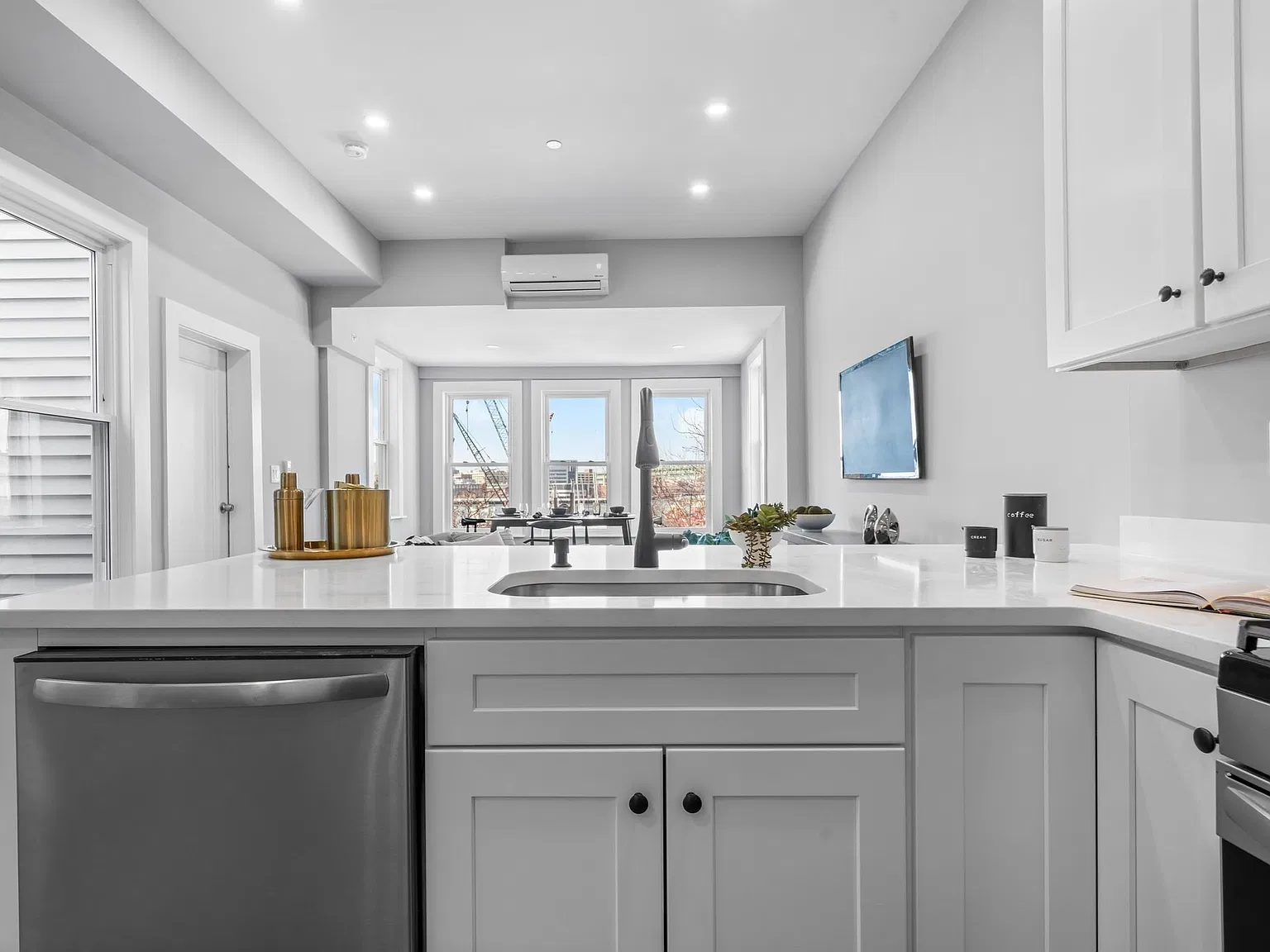 2 bed, 970 sqft, $3,100 — Photo 4