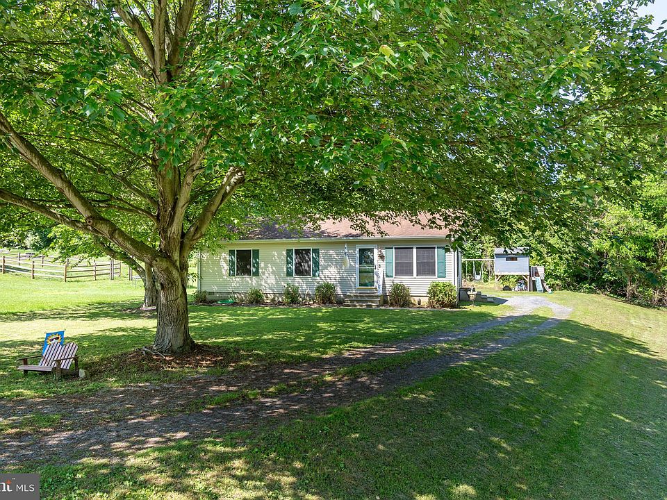 1st image of 129A Manor Ave