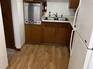 IJ: 1617 A Avenue Northeast - B, Cedar Rapids, IA 52402