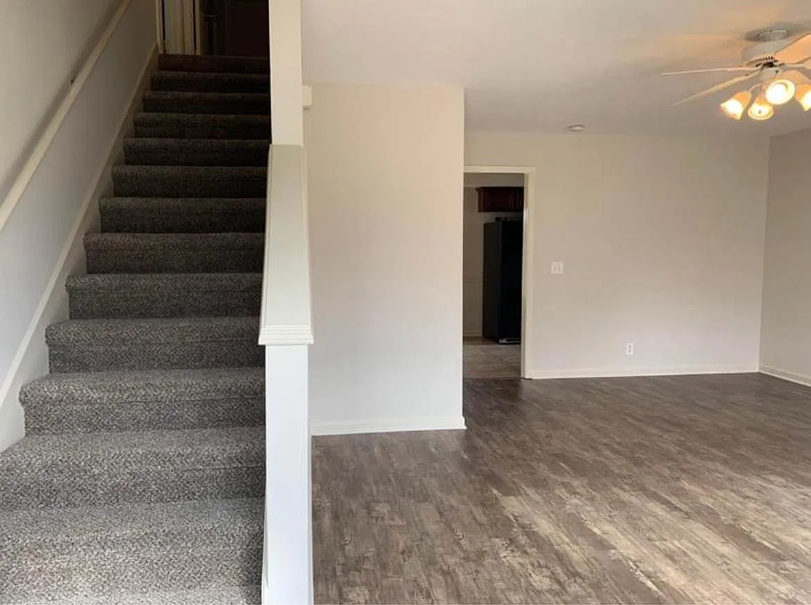 465 Dorchester Dr — Photo 2