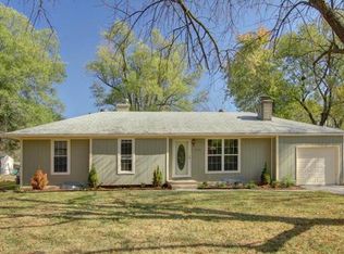 13521 Applewood Dr, Grandview, MO 64030