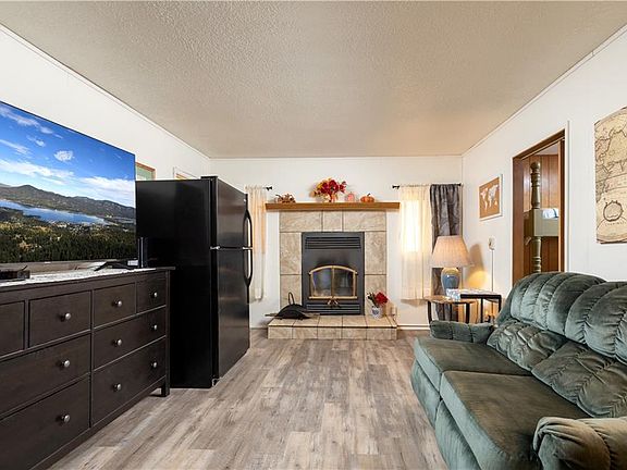 3rd image of 921 Peter Ave