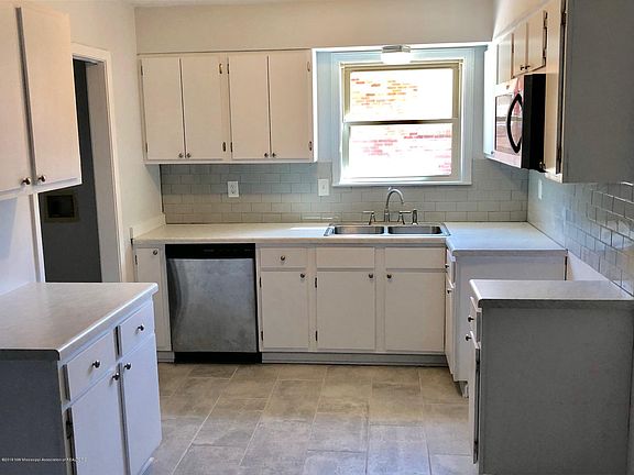2nd image of 8520 Southaven Cir
