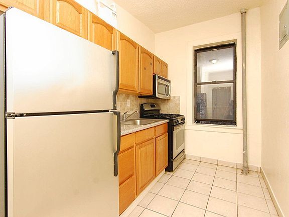 5th image of 560 W 163rd St APT 35