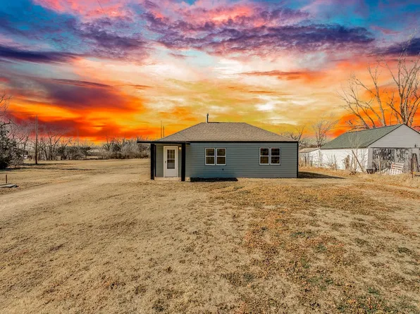 1319 Arthur St, Hutchinson, KS 67501