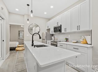 216 4th St SE APT 2, Washington, DC 20003