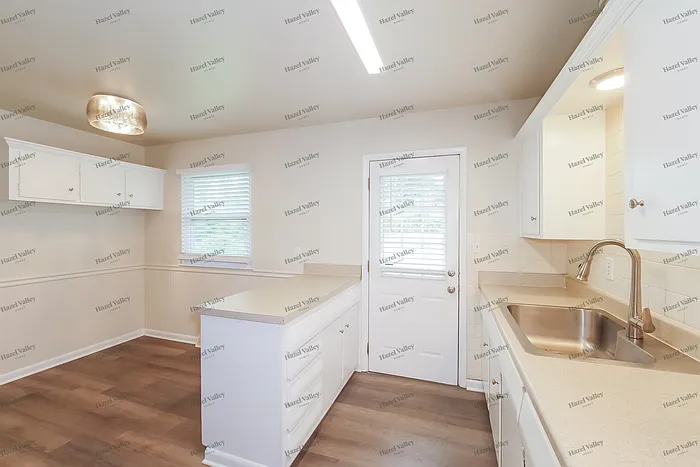 11233 Norton Ave — Photo 8