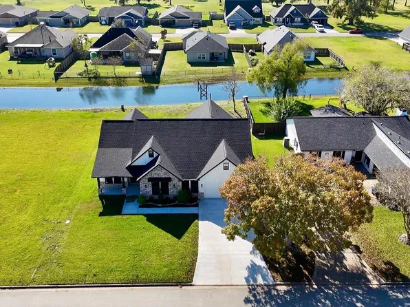 237 Crestview Dr, West Columbia, TX 77486