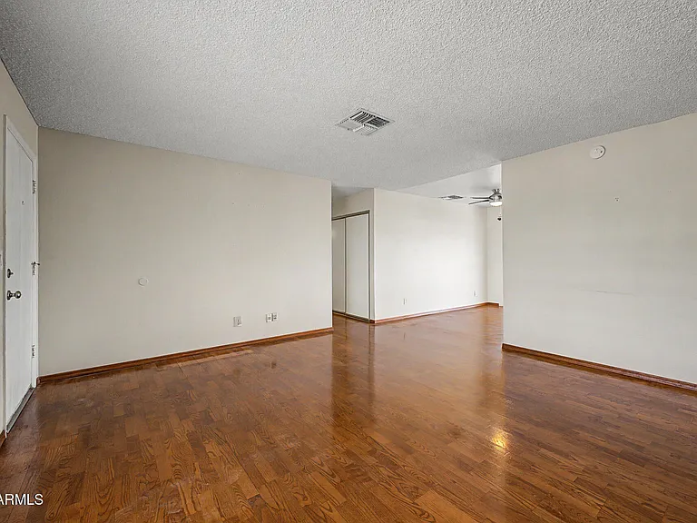 1455 W Mohawk Ln — Photo 5
